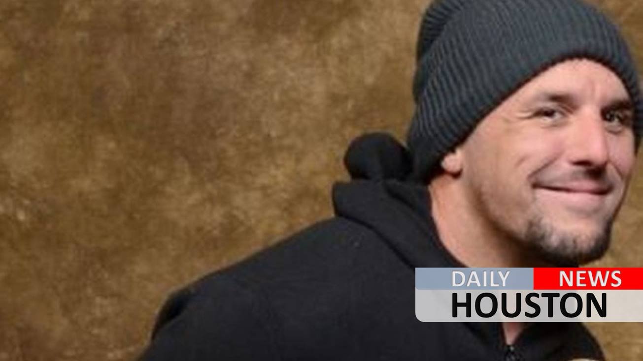 Naked man who jumped into tank with tiger sharks allegedly committed earlier assault: report