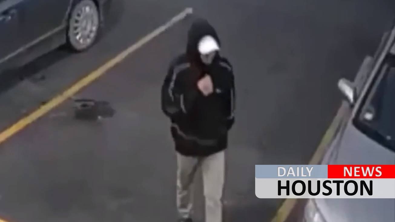Robber steals cash and woman’s purse at furniture store – Police