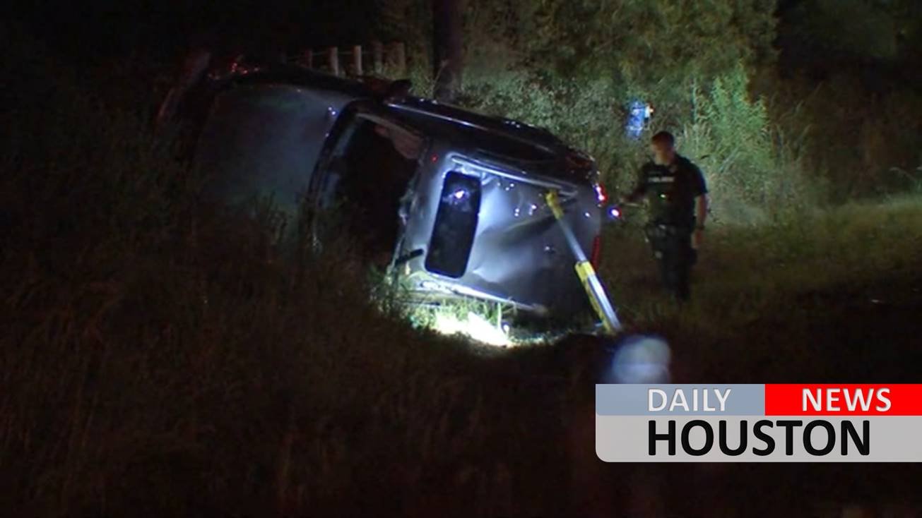 Woman driving erratically dies after crashing and nearly hitting police in southwest Houston
