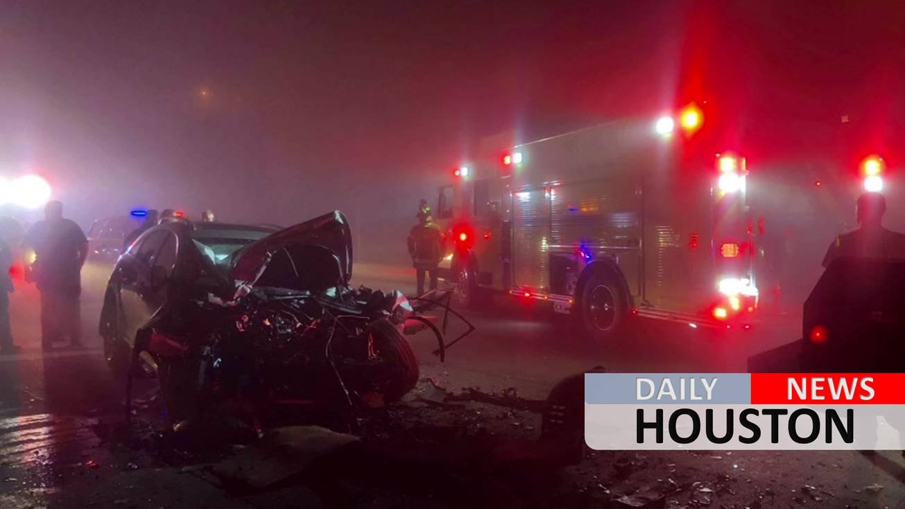 Man dies after slamming into back of 18-wheeler in thick fog