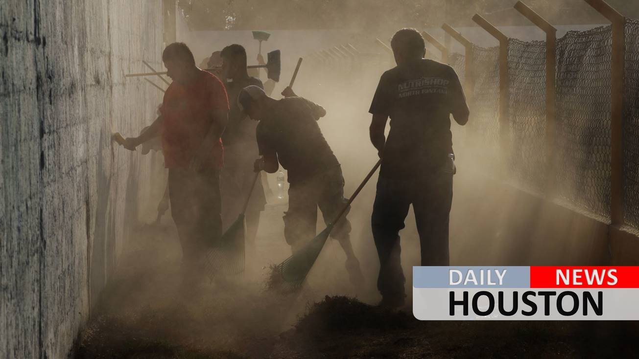 Mexico screening for criminals in latest migrant caravan; Salvadoran gang member wanted in murder is nabbed