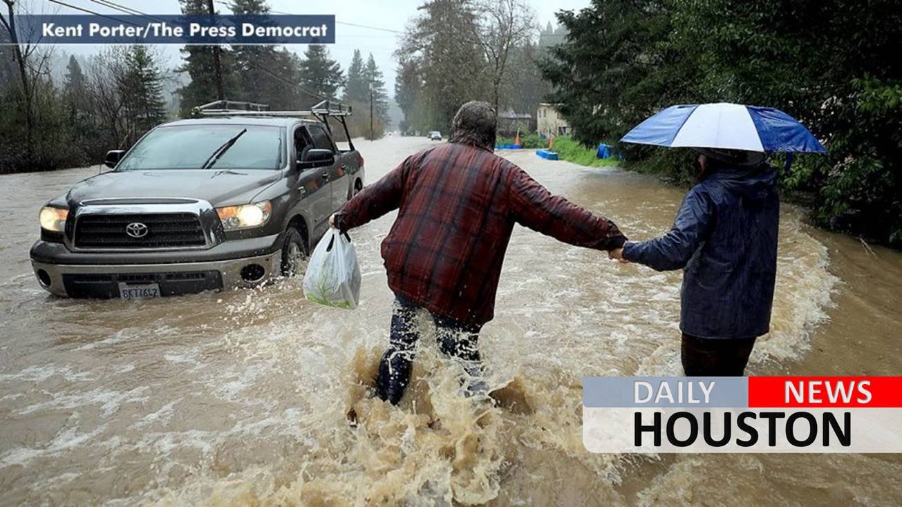 ‘Atmospheric river’ spawns massive flooding in California, turns town into ‘island’ as thousands told to flee