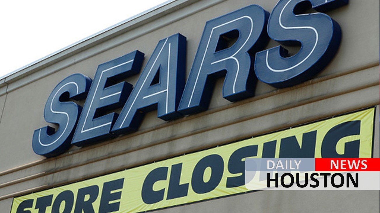 Sears to close 72 stores, possibly more, after reporting $424 million first-quarter loss