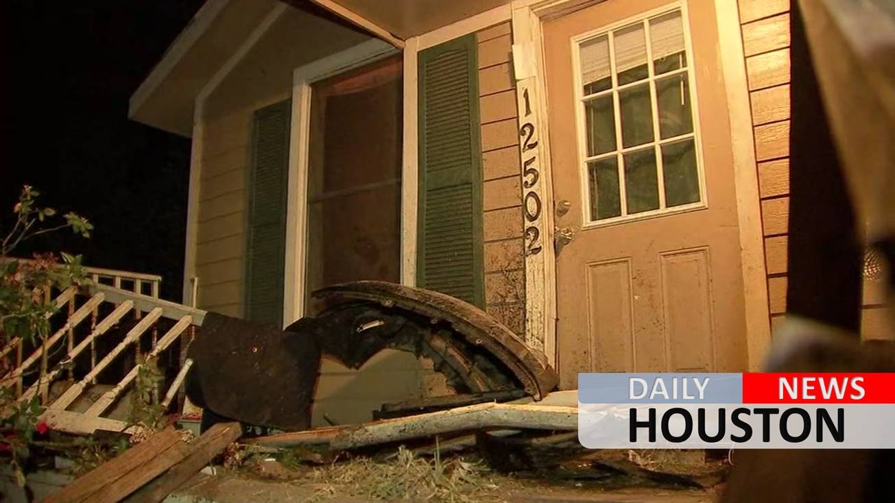 Driver crashes into front porch in Crosby
