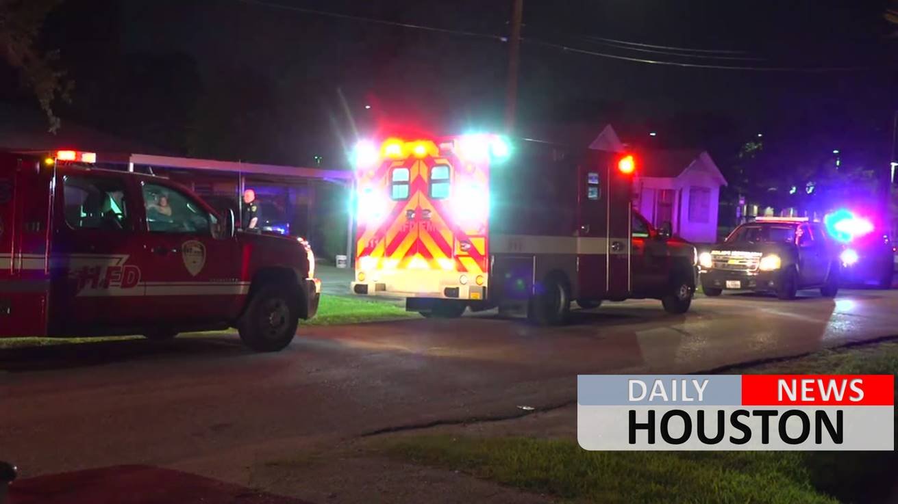Family finds man dying from gunshot wound inside home in northeast Houston