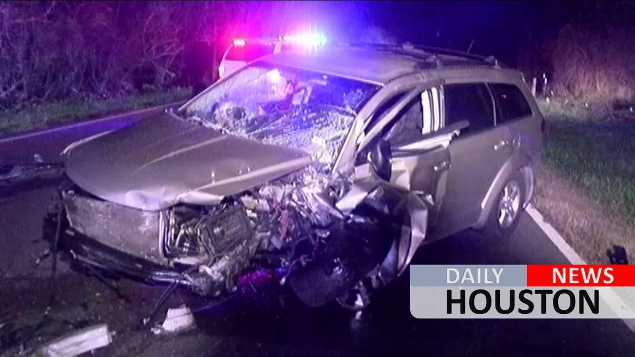 Mother and baby pulled from Willis crash that sent 6 to the hospital