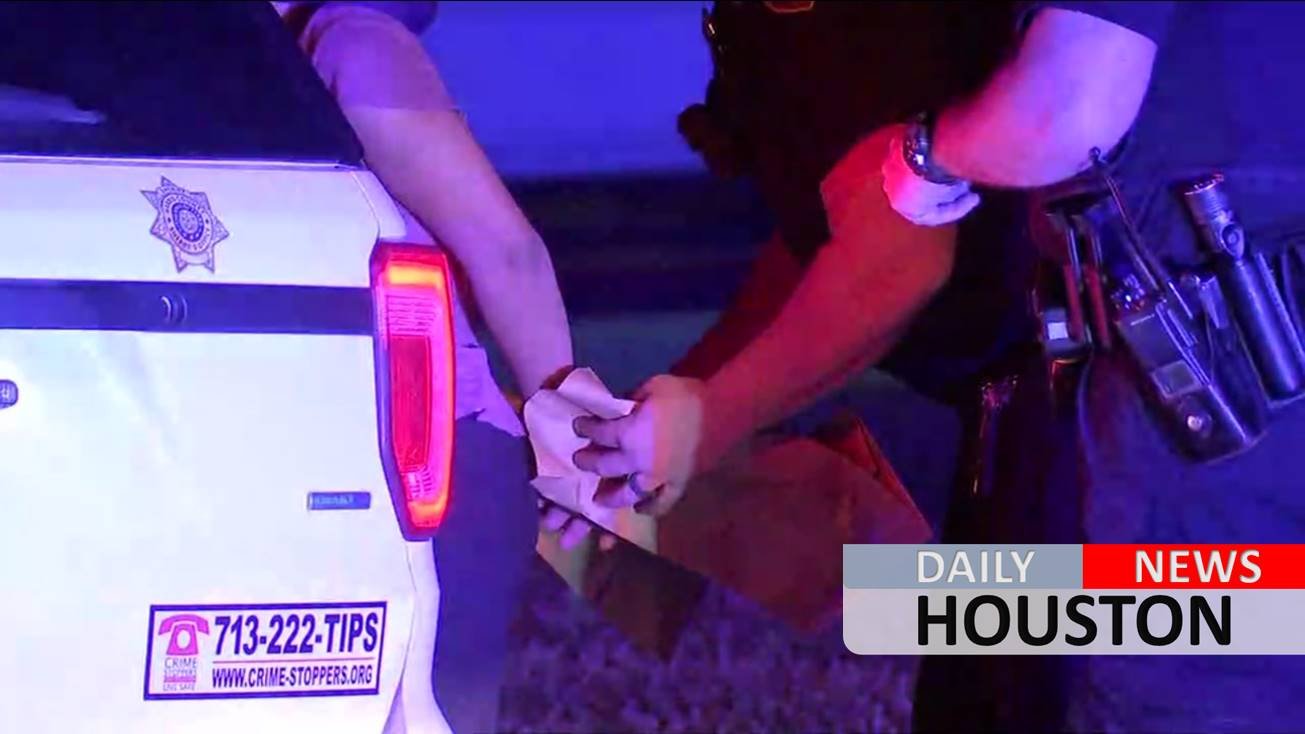 Man shot and killed, teens detained in northwest Harris County