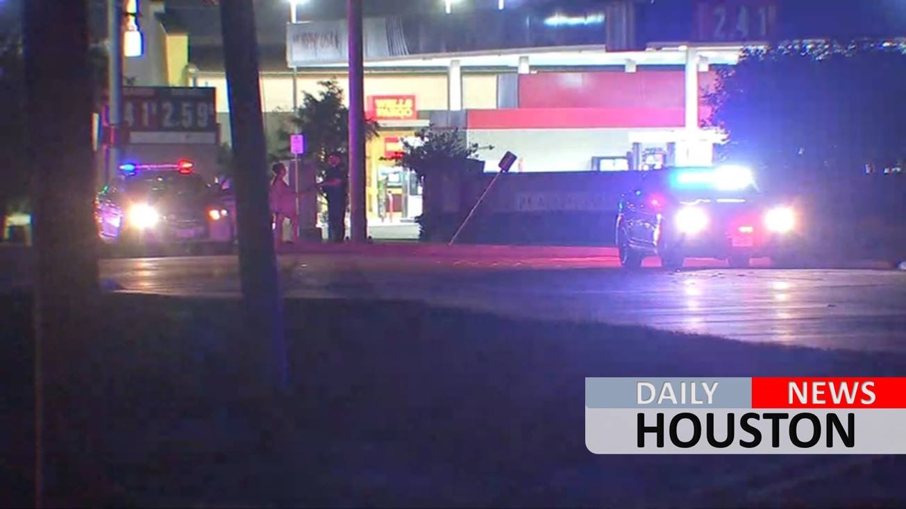 Man shot in head found in middle of road in west Harris County