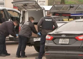 3 men found shot to death at strip center parking lot in SW Houston