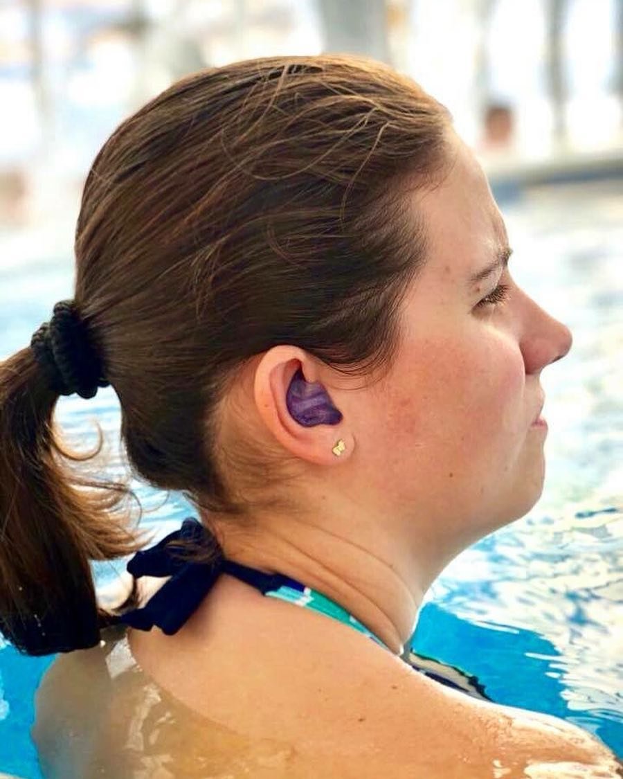 ¿Es necesario usar tapones para los oídos cuando me baño?